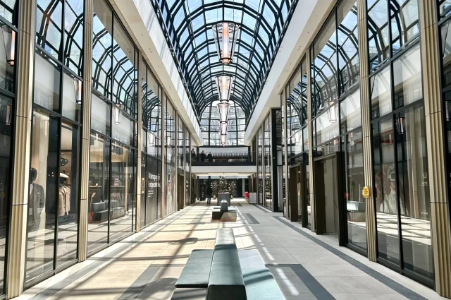 Hannover: Momeni kurz vor Fertigstellung der Galerie Luise