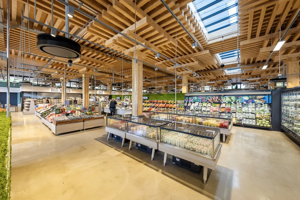 Rewe eröffnet Berlins ersten Supermarkt mit Dachfarm