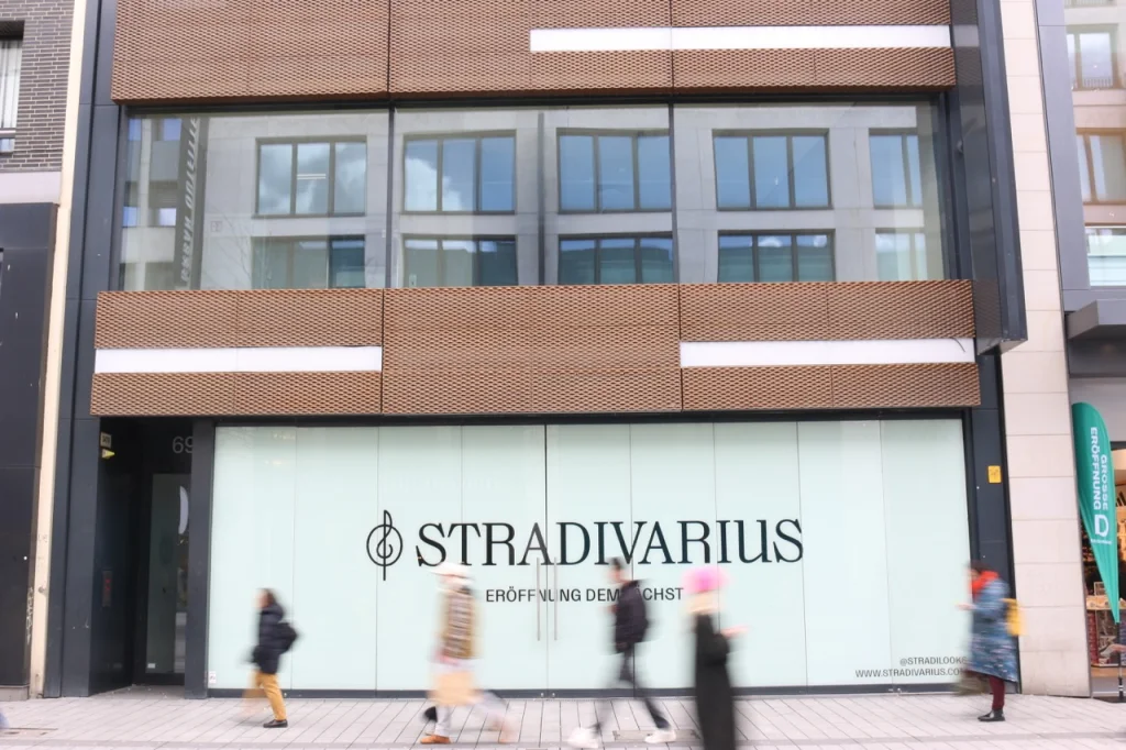 Stradivarius mietet in der Düsseldorfer Schadowstraße